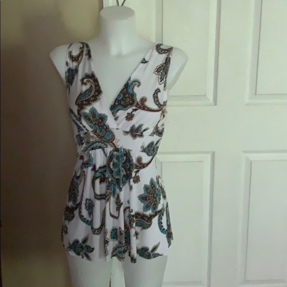 Women’s M paisley top